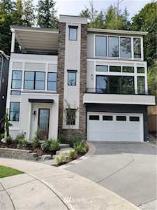 507 Glacier Peak Dr NW Issaquah, WA 98027
