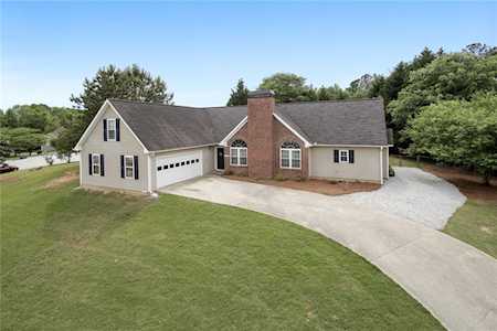 665 Doe Ln Loganville, GA 30052