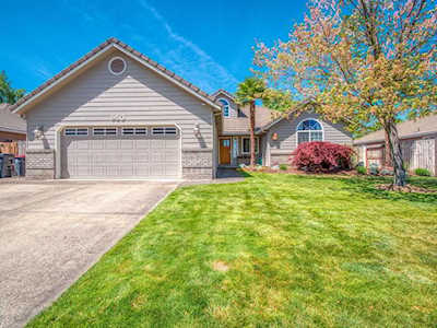 950 Jackson Creek Dr Central Point, OR 97502