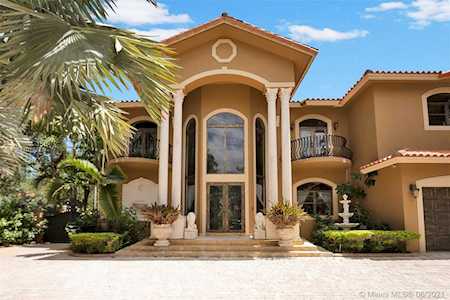8200 NW 163rd St Miami Lakes, FL 33016