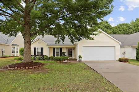 301 Shadowbrooke Dr Loganville, GA 30052