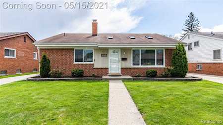 32821 Mackenzie Dr Westland, MI 48185