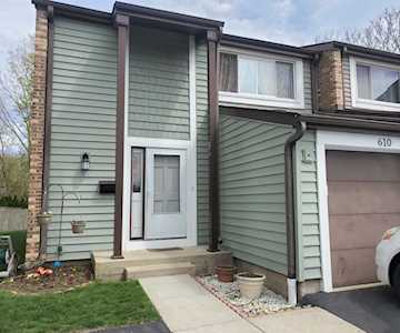 610 Westwood Ct Wheeling, IL 60090