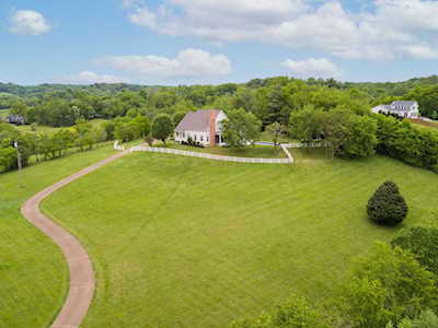 10 Vandywood Ct Hendersonville, TN 37075