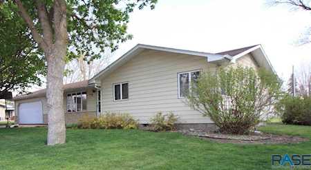 512 W 2Nd Ave Lennox, SD 57039