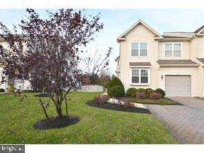 12 Heron Pointe Ct Marlton, NJ 08053