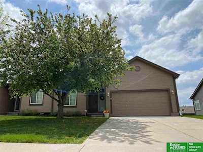 1015 Edward St Papillion, NE 68046