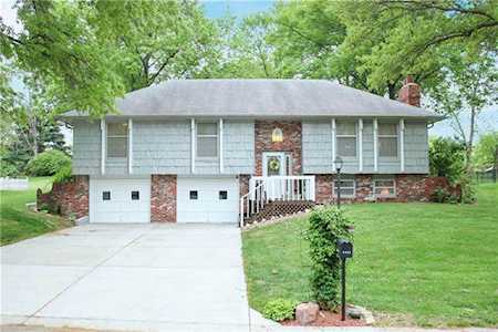 6604 NW Melody Ln E Parkville, MO 64152