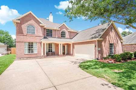 213 Rustic Oaks Dr League City, TX 77573