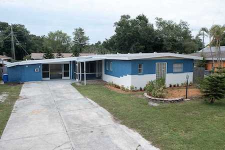 1806 17th Ave W Bradenton, FL 34205