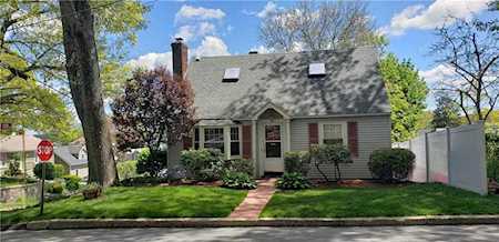 10 Pleasant View Ave Lincoln, RI 02865