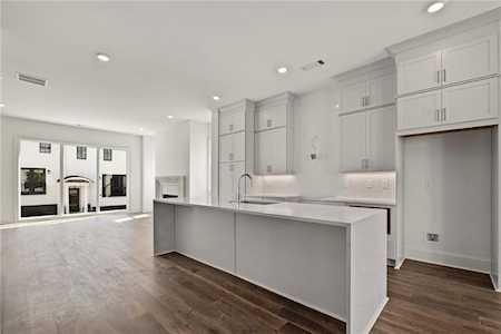 3667 Peachtree Rd NE #19 Atlanta, GA 30319