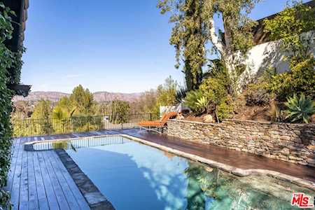 23261 Aetna St Woodland Hills, CA 91367