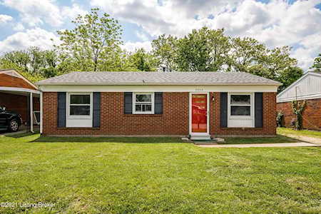 5204 Garden Green Way Louisville, KY 40218