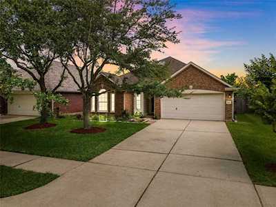 920 Schooner Cove Ln League City, TX 77573