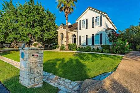 8 Butterfly PL The Hills, TX 78738