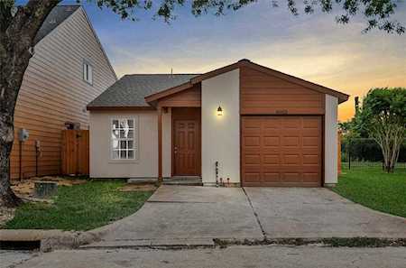 4502 Stanford Ct Houston, TX 77041