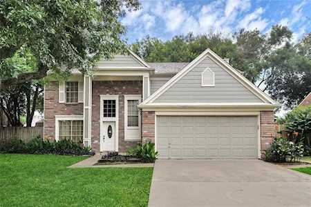 2720 Hot Springs Dr Pearland, TX 77584