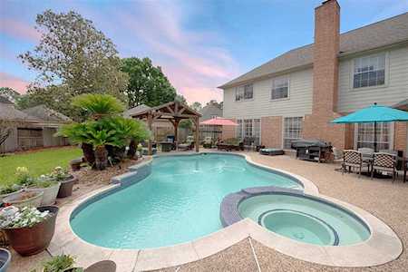 3911 Silver Aspen Ct Houston, TX 77059