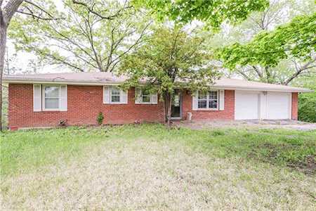 904 E Golf Hill Dr Excelsior Springs, MO 64024