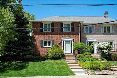 17 Edgewater Square #17 Lakewood, OH 44107