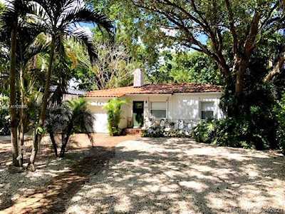 435 NE 86th St El Portal, FL 33138