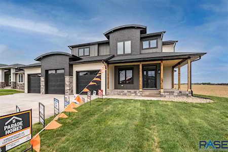 2717 S Moss Stone Ave Sioux Falls, SD 57110