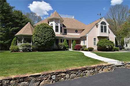 399 Larchwood Dr Warwick, RI 02886