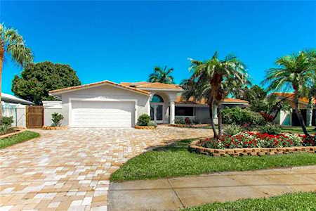 923 Eden Isle Dr NE St. Petersburg, FL 33704