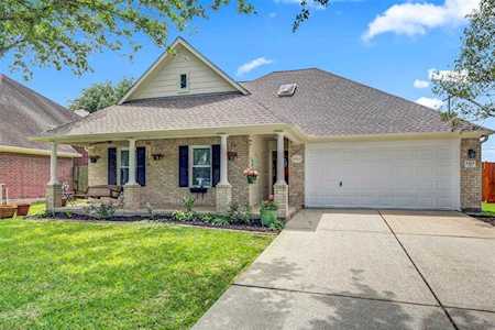 2213 Lakewind Ln League City, TX 77573