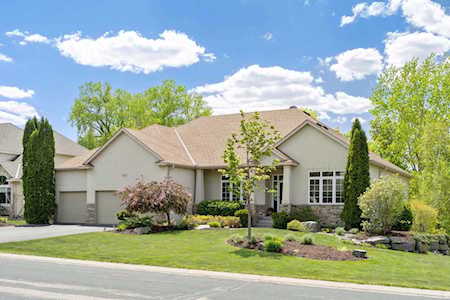 9018 Whispering Oaks Trail Shakopee, MN 55379