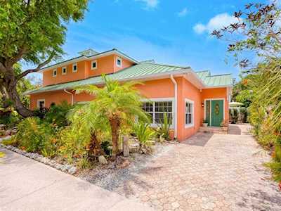 389 Island CIRCLE Sarasota, FL 34242