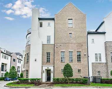 2058 Fannin Station N Houston, TX 77045