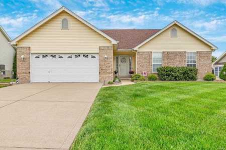 337 Stallion Trl St Peters, MO 63376