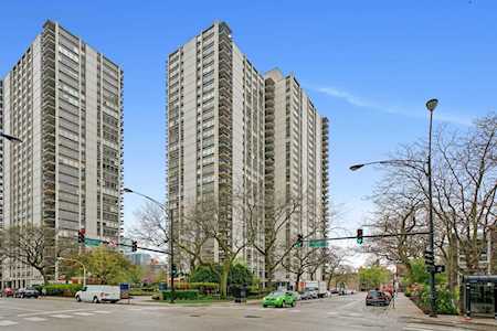 1360 N Sandburg Terrace #408C Chicago, IL 60610