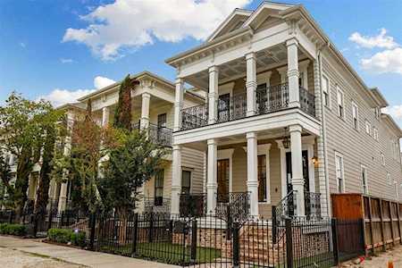 1023 E 26th St Houston, TX 77009