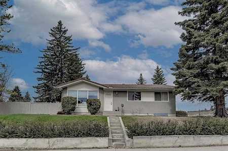 6003 Legsby Rd SW Calgary, AB T3E 5G5