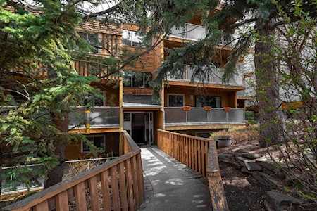 2114 17 St SW #201 Calgary, AB T2t 4M4
