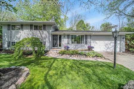 1139 Jeffrey Dr Northville, MI 48167