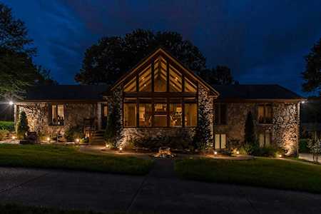 559 Forest Retreat Rd Hendersonville, TN 37075