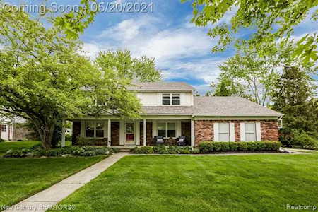 2774 Waterloo Dr Troy, MI 48084