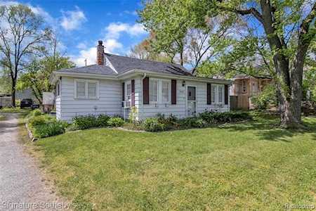 2694 Hessel Ave Rochester Hills, MI 48307