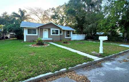 2006 20th Street Ct W Bradenton, FL 34205