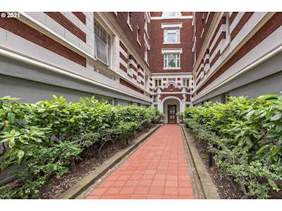 1811 NW Couch St #207 Portland, OR 97209