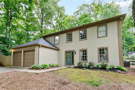 12095 Wallace Woods Ln Alpharetta, GA 30004