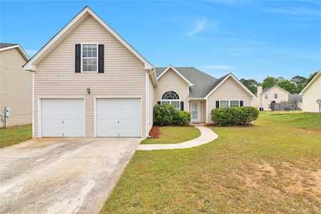 4888 Bryant Dr Snellville, GA 30039