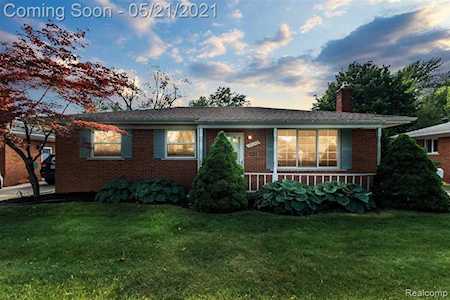 15049 Gary St Livonia, MI 48154