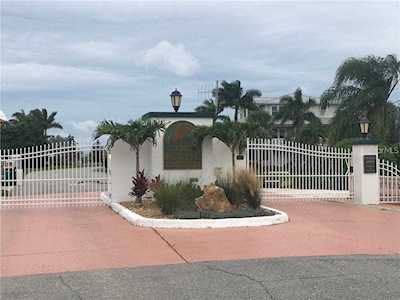 5248 The Pointe Dr Englewood, FL 34223