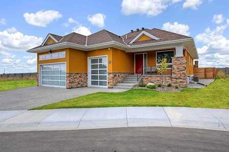 23 Spring Glen View SW Calgary, AB T3H 6A1