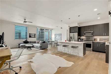 222 West Ave #1913 Austin, TX 78701